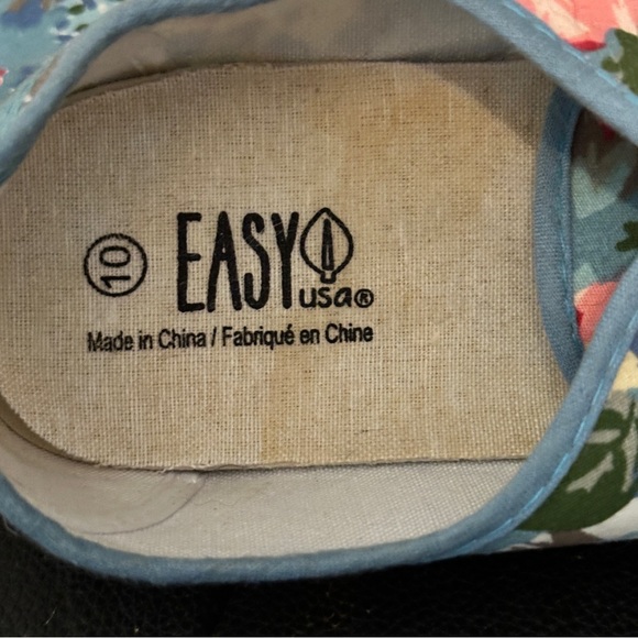 Ladies Floral Print Sneakers Size 10 Blue background with colorful flowers - Picture 8 of 13